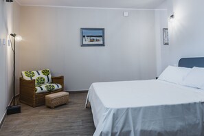 1 slaapkamer, een strijkplank/strijkijzer, gratis wifi, beddengoed