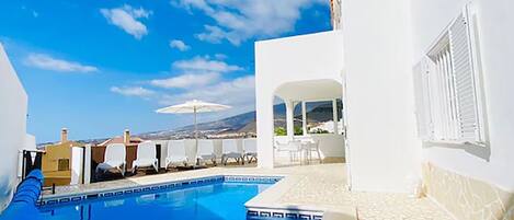 حمّام سباحة خارجي، حمّام سباحة مُدفَّأ