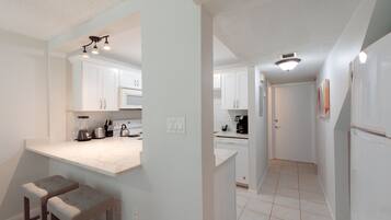 Frigorífic, microones, forn i placa de cuina