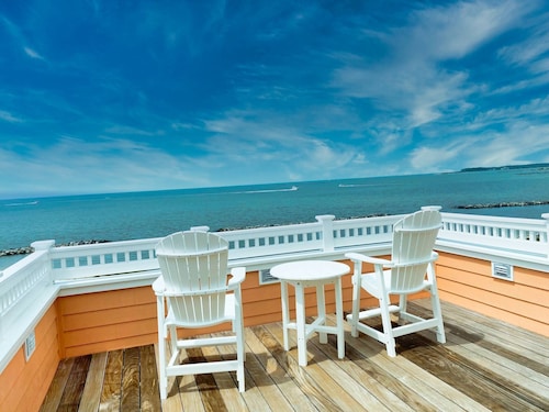 Beachfront Home, Sunset Views & Bay Creek Access