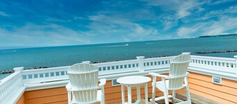 Beachfront Home, Sunset Views & Bay Creek Access