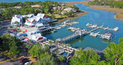UPDATED STUDIO VILLA IN SEA PINES, WALK TO BEACH & SOUTH BEACH MARINA