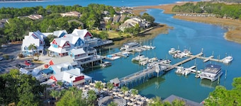 UPDATED STUDIO VILLA IN SEA PINES, WALK TO BEACH & SOUTH BEACH MARINA