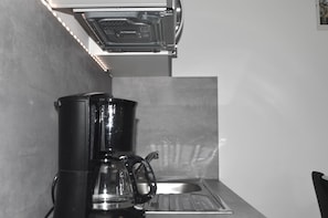 Apartment, 1 Bedroom, Smoking, Terrace | Private kitchen