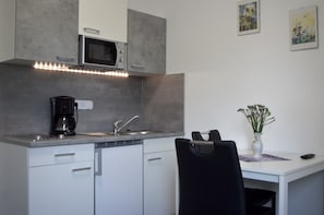 Apartment, 1 Bedroom, Smoking, Terrace | Private kitchen