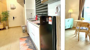Apartment, 1 Bedroom, Balcony, Ocean View | Private kitchen
