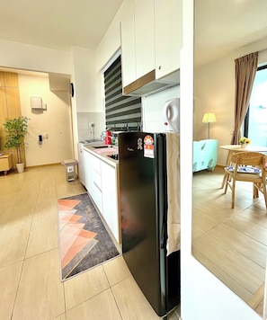 Apartment, 1 Bedroom, Balcony, Ocean View | Private kitchen