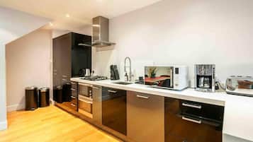 House | Private kitchen | Fridge, microwave, oven, stovetop