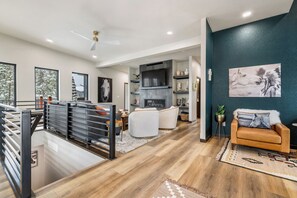 Smart TV, fireplace