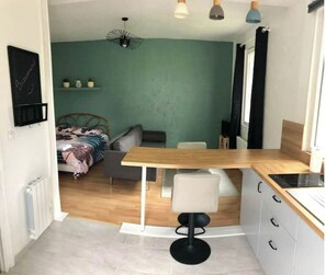 1 chambre, fer et planche à repasser, Wi-Fi gratuit, draps fournis