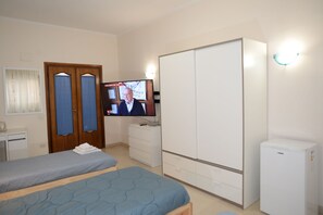 Shared Dormitory, 1 Bedroom, Accessible, Smoking | 1 bedroom, soundproofing - Room-emilio's Home Triple Room in our co (Rome)