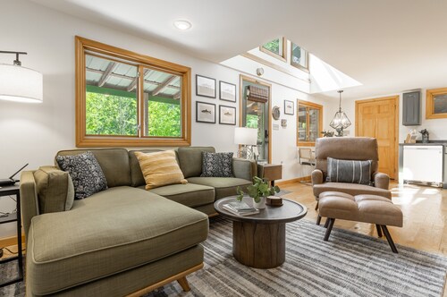 Stone Creek Cottage: PSU Creekside home on Spring Creek