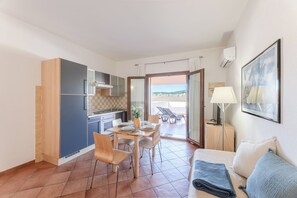 Living room - Relaxing Cristal Bedroom Apartment Sleeps 5 Num1500 (Santa Teresa di Gallura)