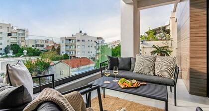 Sanders Premier - Cozy 2 bdr apt With Balcony