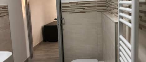 Casa, 1 habitación, balcón, vista al jardín | Baño