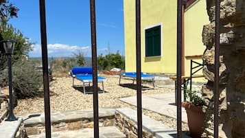 House, 1 Bedroom, Balcony, Garden View | Property entrance