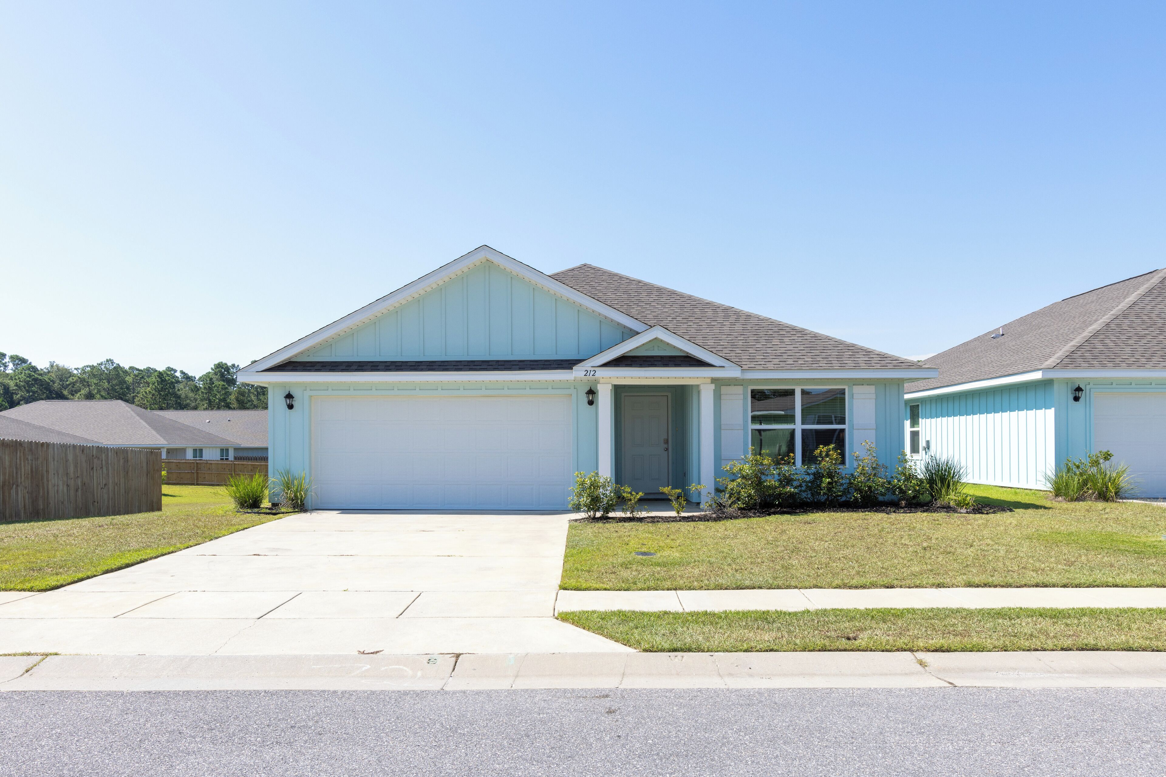 Coastal Harmony- Cozy & Clean! $50 Gas Card For Stays In Aug & Sept!
