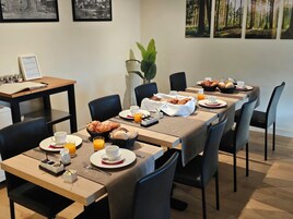 Desayuno continental gratuito y diario