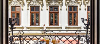 Old Town Luxury Suites with Balcony