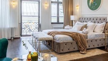 Een strijkplank/strijkijzer, reisbedje, gratis wifi, beddengoed