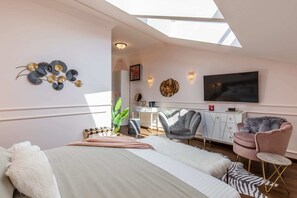 Iron/ironing board, travel cot, free WiFi, bed sheets