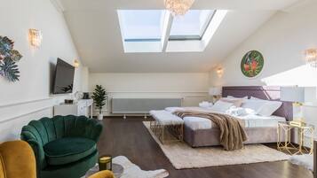 Een strijkplank/strijkijzer, reisbedje, gratis wifi, beddengoed