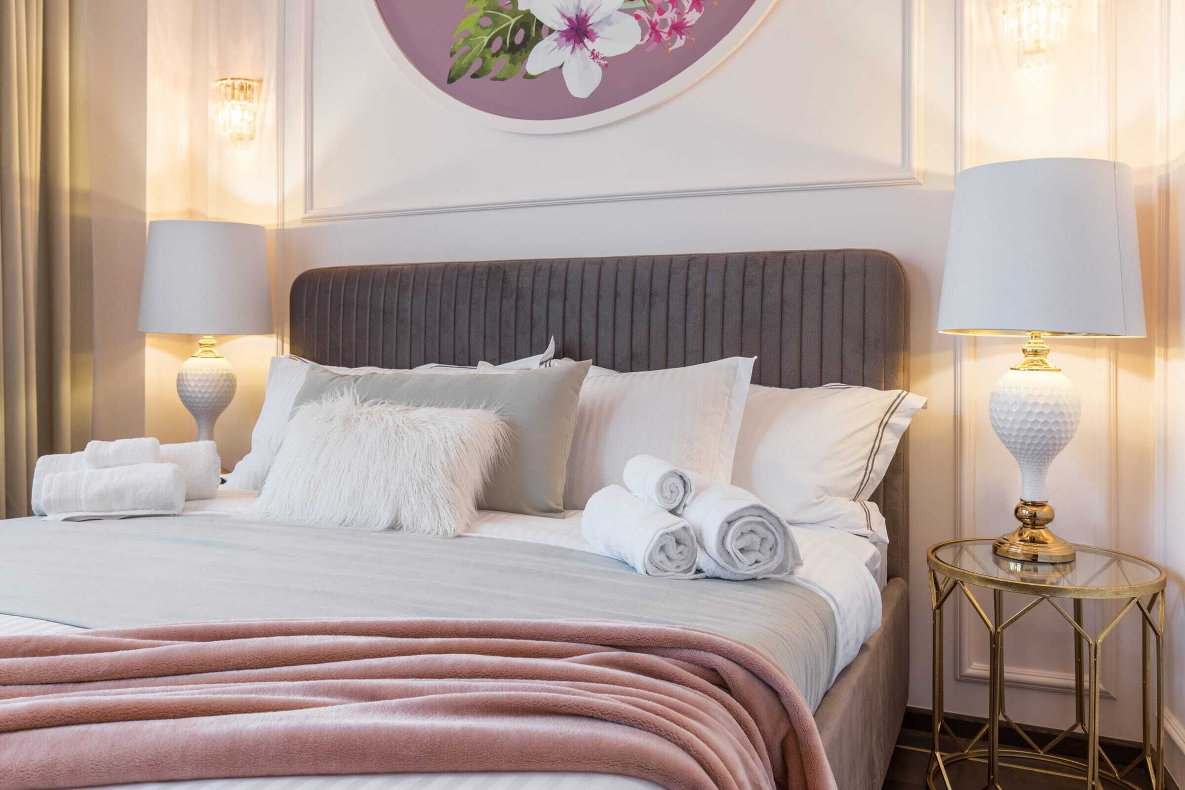 Iron/ironing board, travel crib, free WiFi, bed sheets