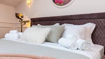 Bügeleisen/Bügelbrett, Reisekinderbett, kostenloses WLAN, Bettwäsche