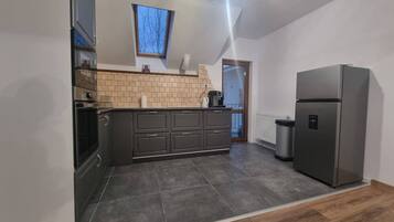 Apartment, 2 Bedrooms, Balcony, Mountain View | Bahagian dalam