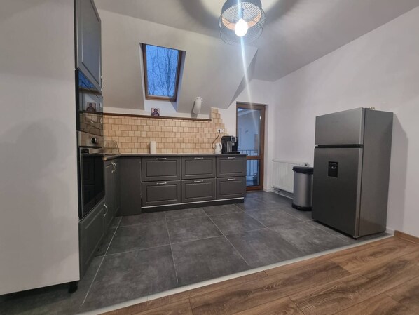 Apartment, 2 Bedrooms, Balcony, Mountain View | Interior