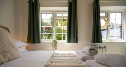 Coastal Haven in Ilfracombe by STAE-Homes