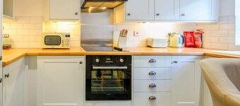 Coastal Haven in Ilfracombe by StayStaycations