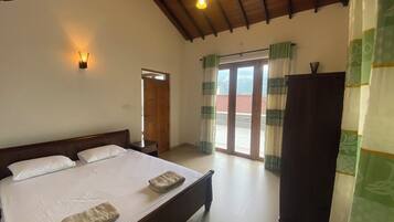 5 bedrooms, desk, iron/ironing board, free WiFi