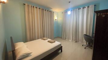 5 bedrooms, desk, iron/ironing board, free WiFi