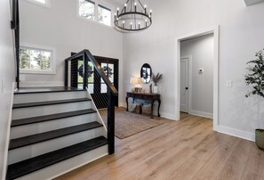 Interior - 4 Miles to NO. 2! Large private home with Guitar Shaped Pool! (Aberdeen)
