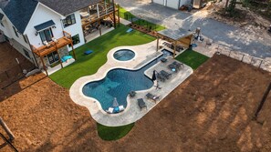 A heated pool - 4 Miles to NO. 2! Large private home with Guitar Shaped Pool! (Aberdeen)