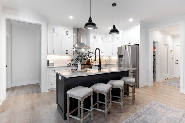 冰箱、烤箱、炉灶、洗碗机