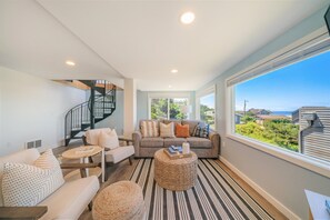 Smart TV, reproductor de DVD y libros