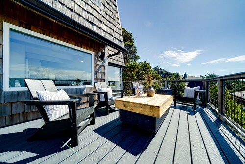 *Special low Spring Rates**4 bedroom Oceanview, across from beach, dogs ok