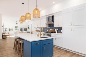 Réfrigérateur, cafetière/bouilloire