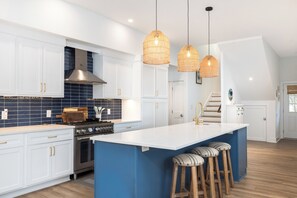 Réfrigérateur, cafetière/bouilloire