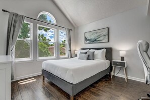 3 Schlafzimmer, Schreibtisch, Bügeleisen/Bügelbrett, WLAN