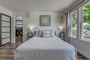 3 bedrooms, desk, iron/ironing board, WiFi