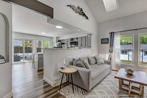 Fernseher, Kamin, Stereoanlage, Arbeitsbereiche