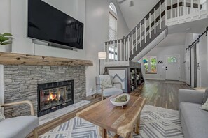 Fernseher, Kamin, Stereoanlage, Arbeitsbereiche