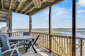 Outdoor dining - Duck Harbor at Water's Edge by Seaside Vacations & Sales (Chincoteague Island)