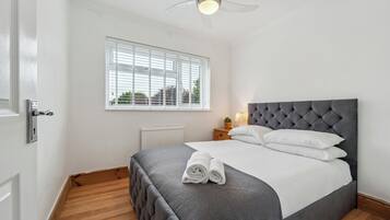 Ferienhaus | 4 Schlafzimmer, Bügeleisen/Bügelbrett, kostenloses WLAN, Bettwäsche