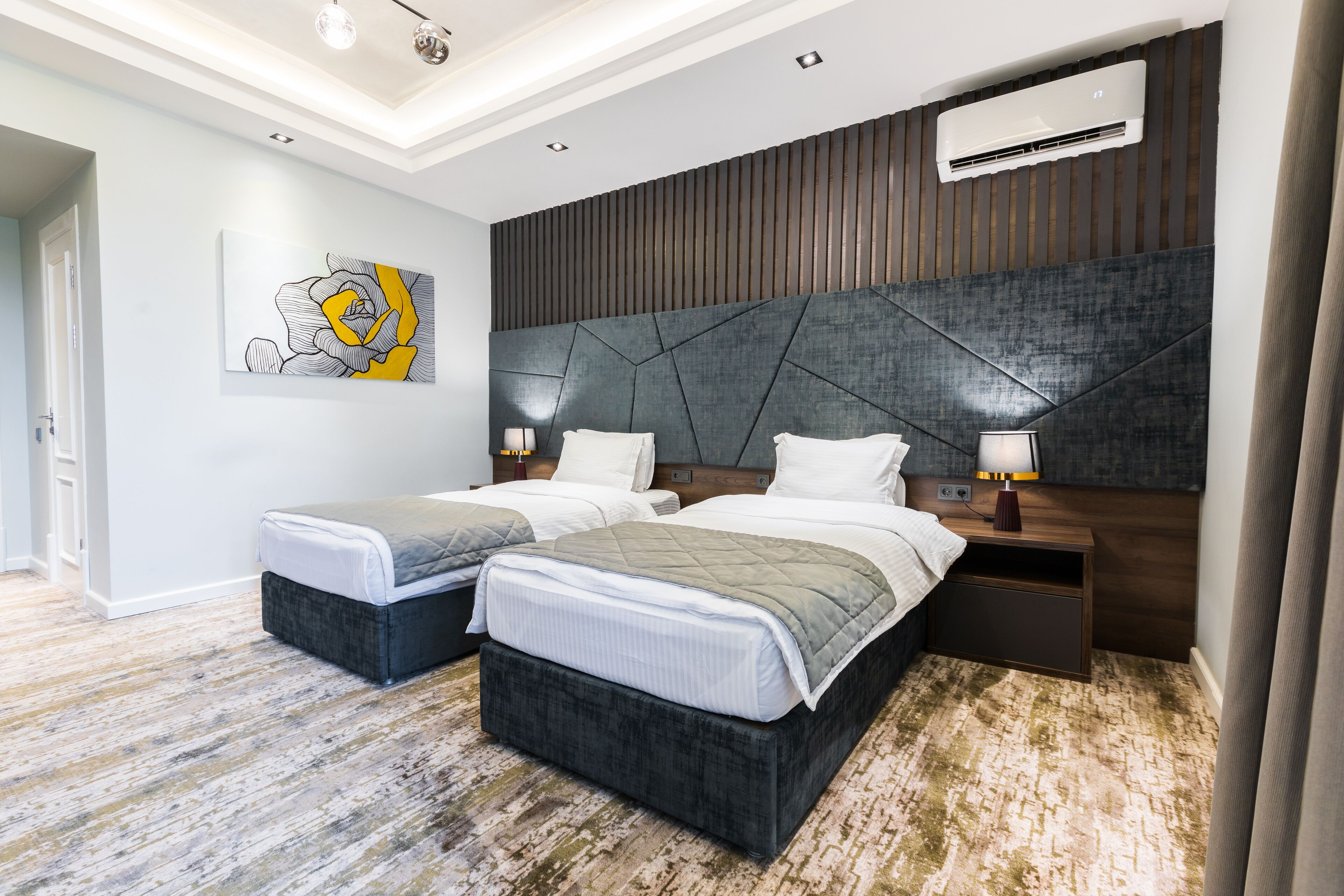 Photo - Roadside by Khorrot