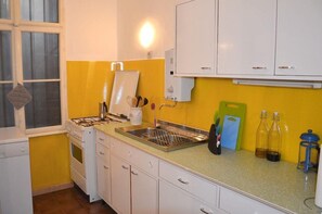 Kühlschrank, Ofen, Herdplatte, Geschirrspüler