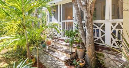 Dreamy Cottage in Grace Bay, BBQ & Bikes Included!